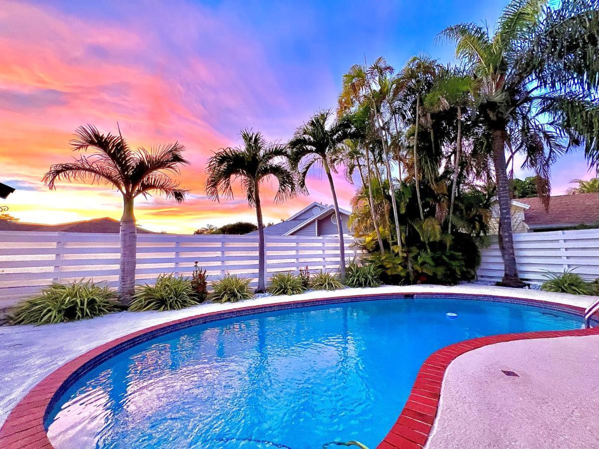 Kendall Keys Oasis Home W/ Pool, Theater & Arcade Miami Exterior photo